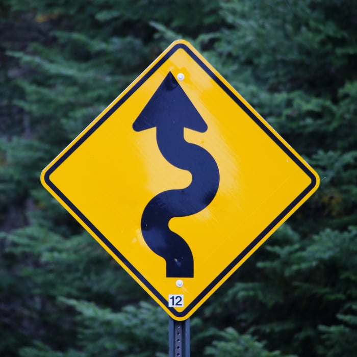 curves ahead sign mark-konig-unsplash